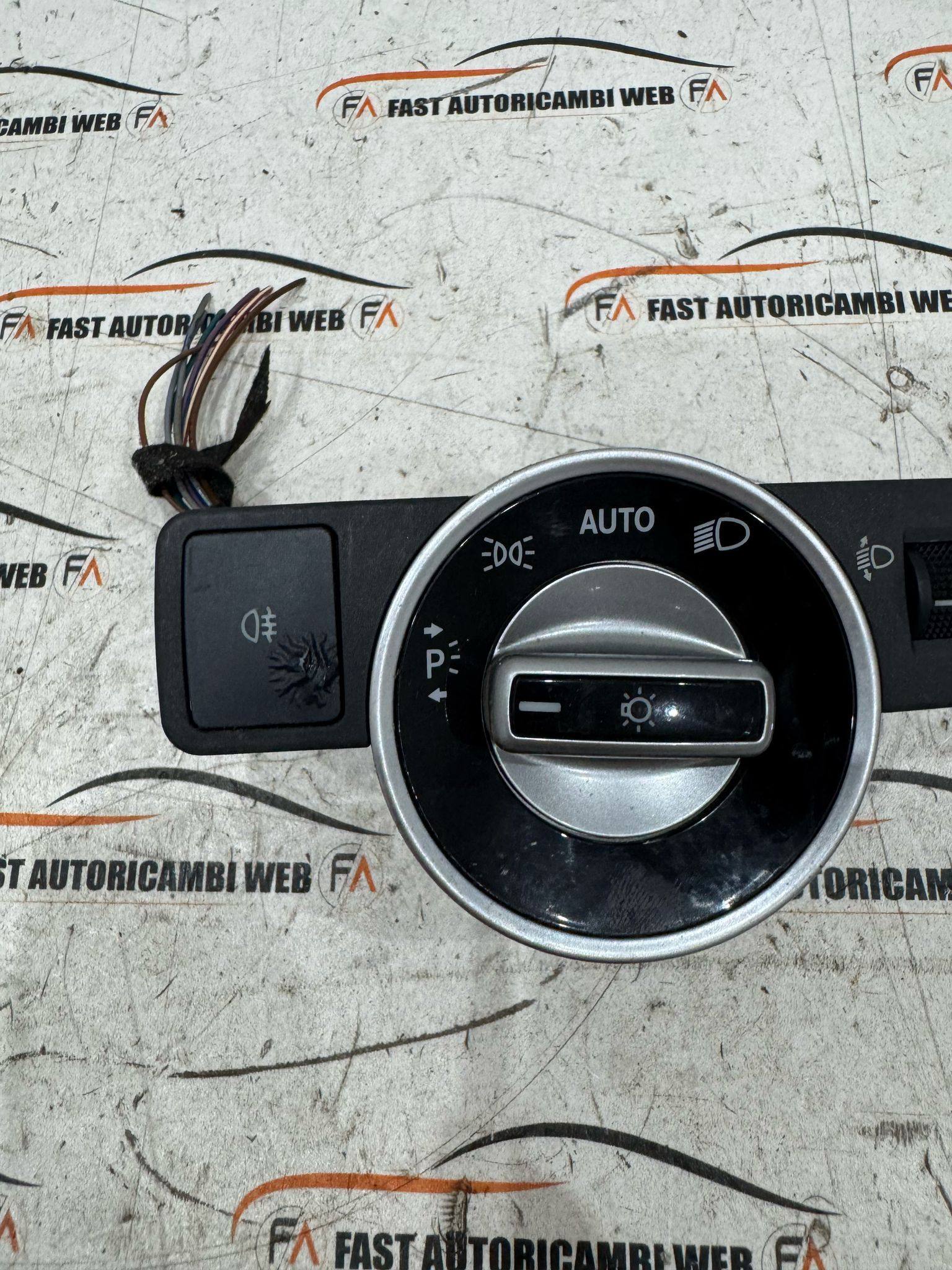 Interruttore Luci Mercedes-Benz Classe C W204 2013 – Codice A2049053103 5 IMG-20250514-WA0141