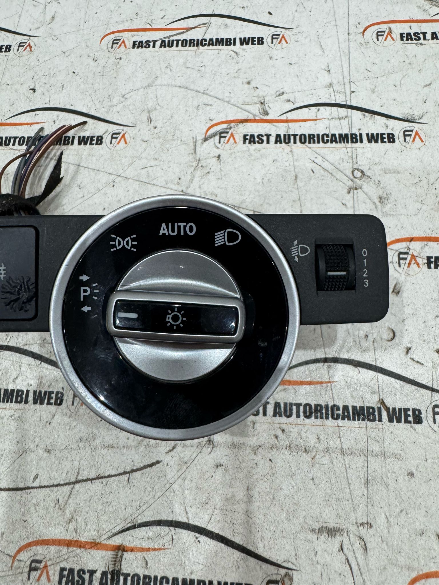 Interruttore Luci Mercedes-Benz Classe C W204 2013 – Codice A2049053103 4 IMG-20250514-WA0142