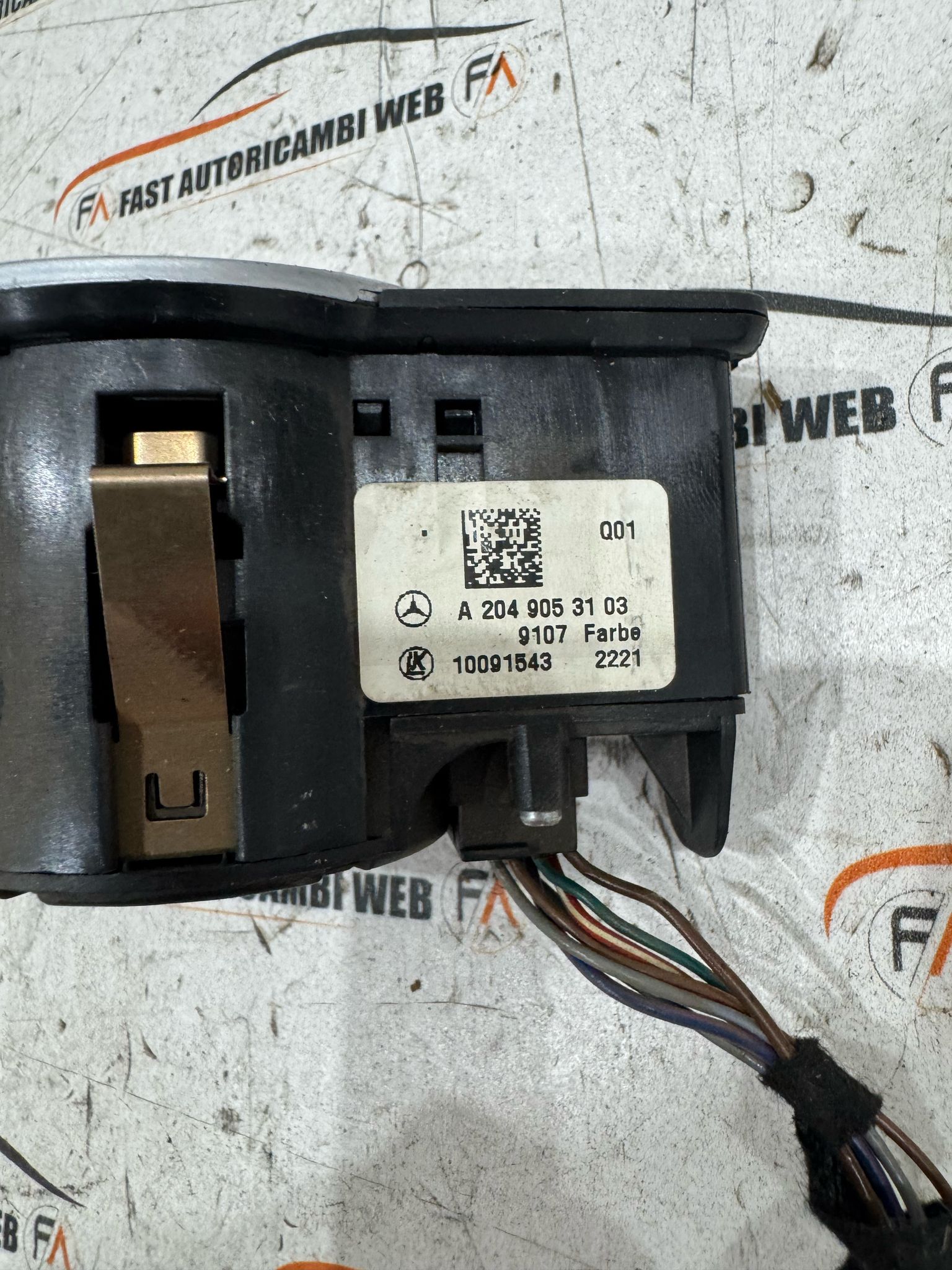 Interruttore Luci Mercedes-Benz Classe C W204 2013 – Codice A2049053103 6 IMG-20250514-WA0146