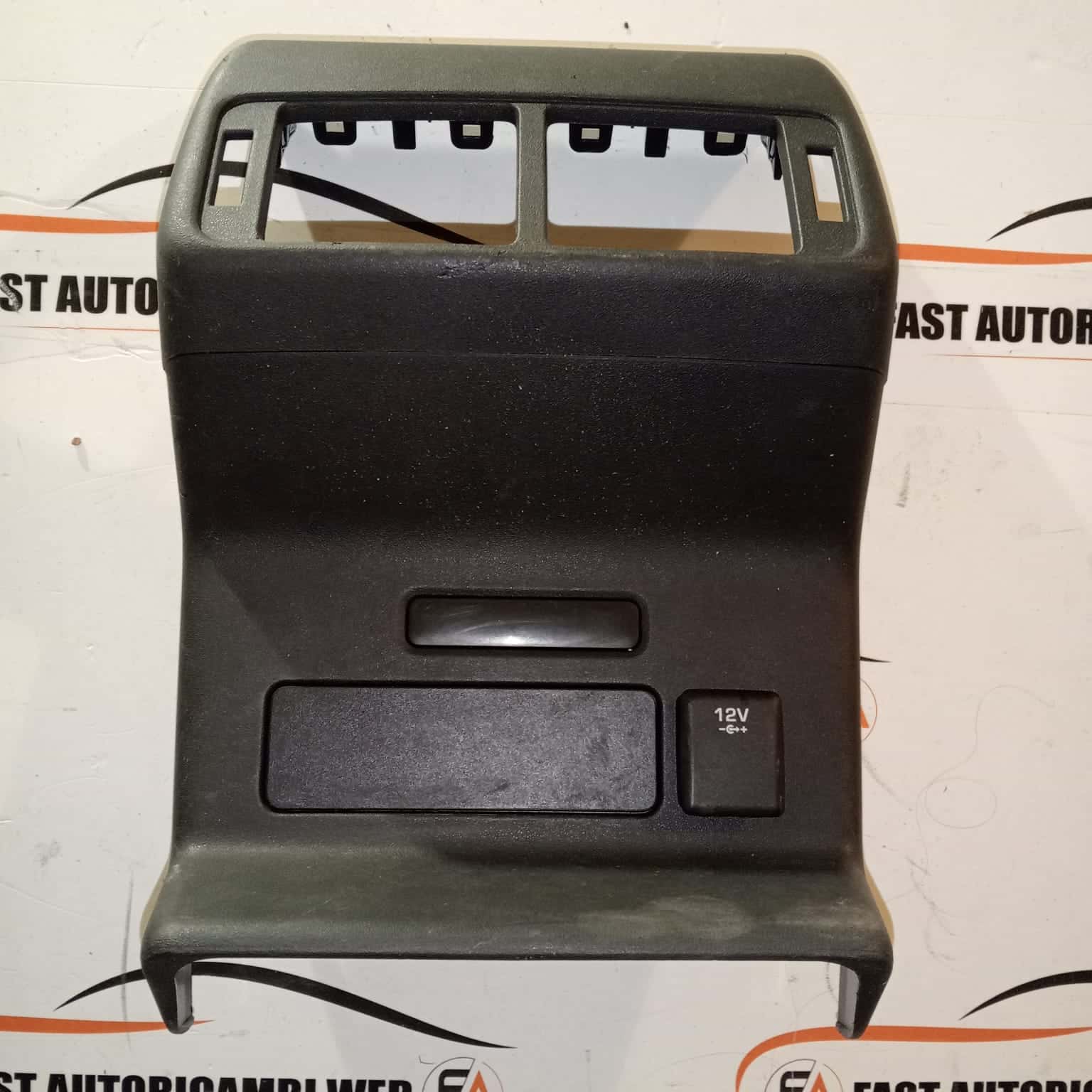 Rivestimento console centrale Range Rover Velar L560 J8A267448A 2015-2023 1 Immagine WhatsApp 2025-05-09 ore 22.33.40_02560f29