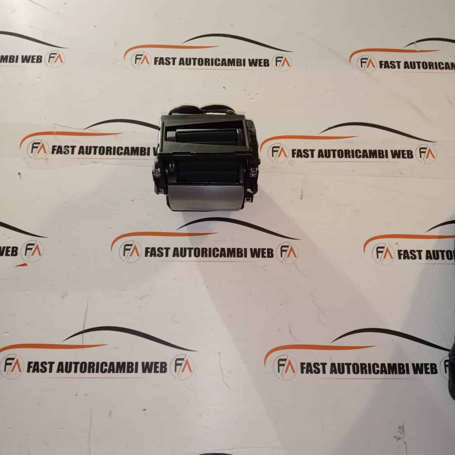 BOCCHETTA ARIA LATO GUIDA JAGUAR XF GX63-018B08-AB 2 Immagine WhatsApp 2025-05-09 ore 23.18.59_41eddf20