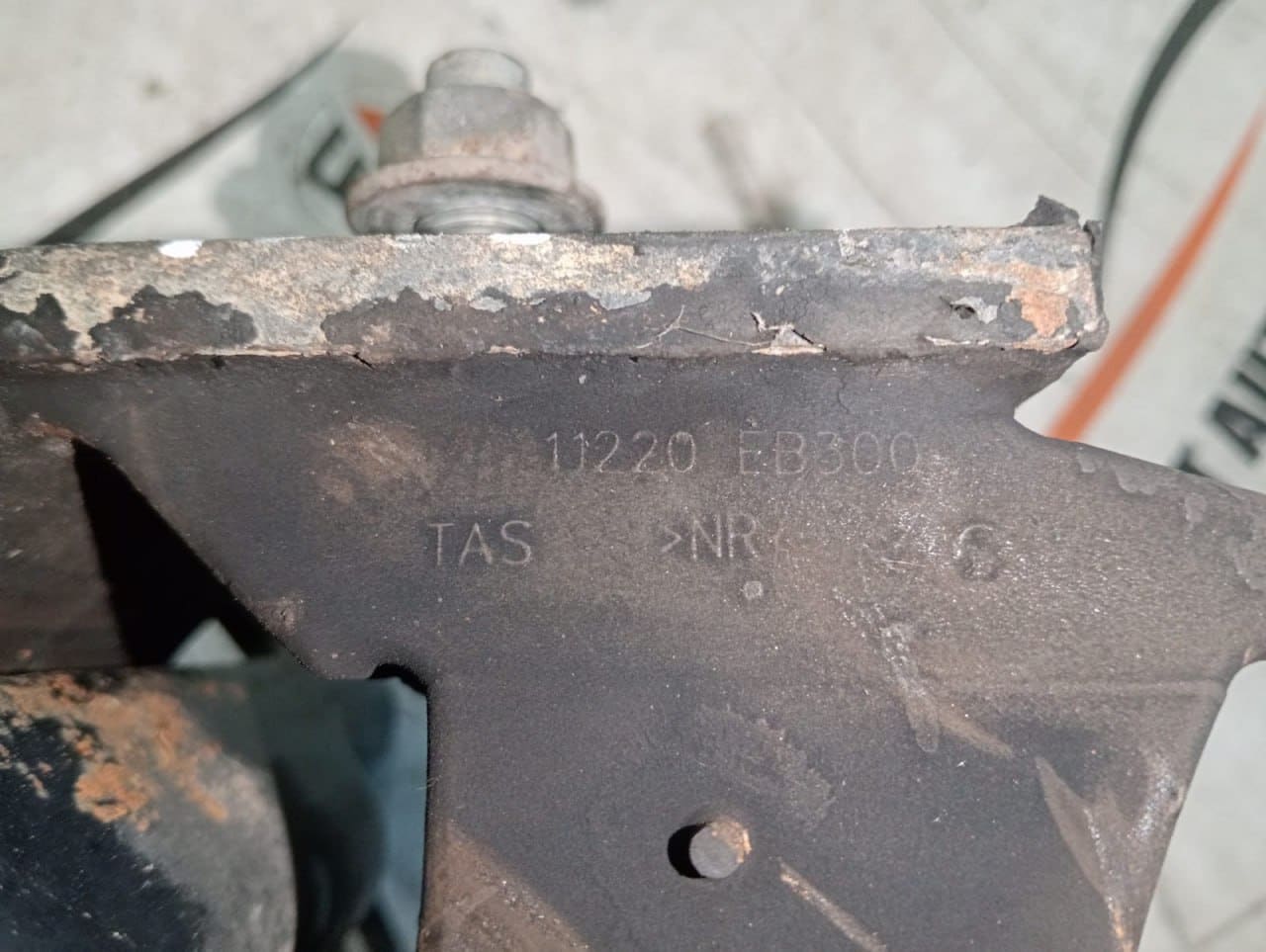 Supporto motore Nissan Navara D40 11220EB300 4 4