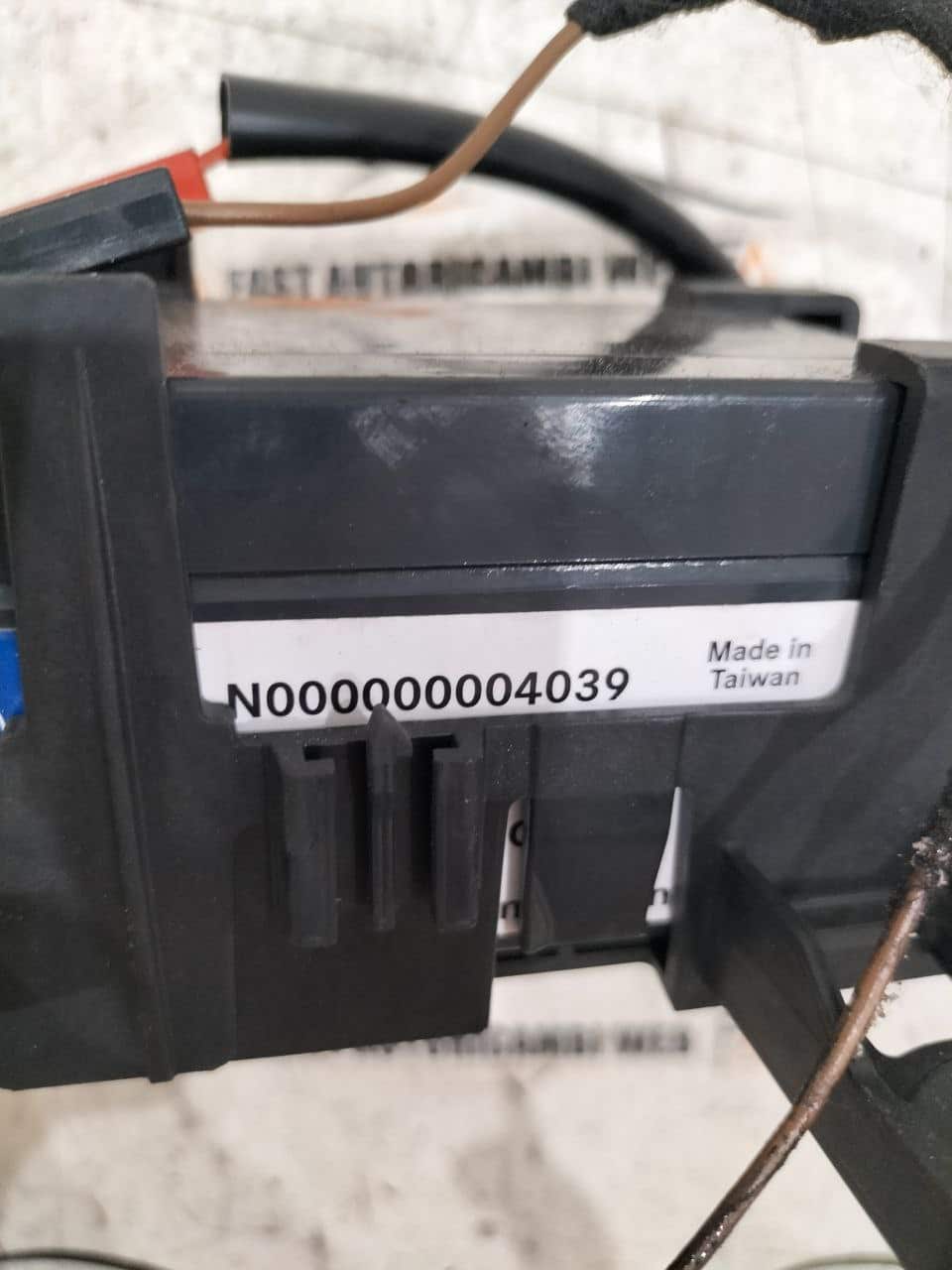 Supporto batteria e batteria ausiliaria Mercedes CLA C117 A2475451000 4 4