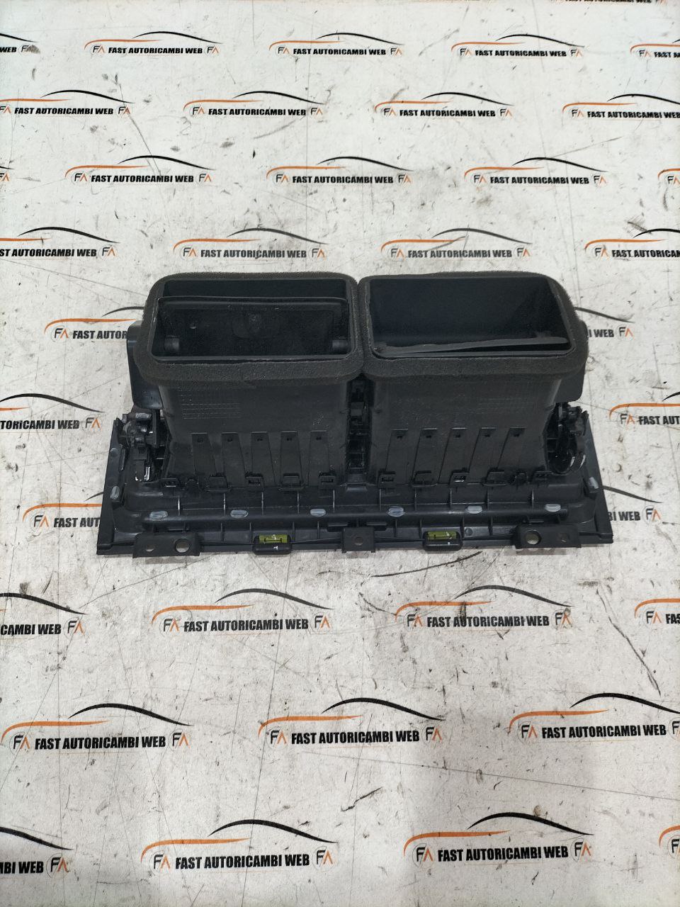 Bocchetta aria centrale Jaguar E-Pace X540 J9C3-014L21-A 2 2