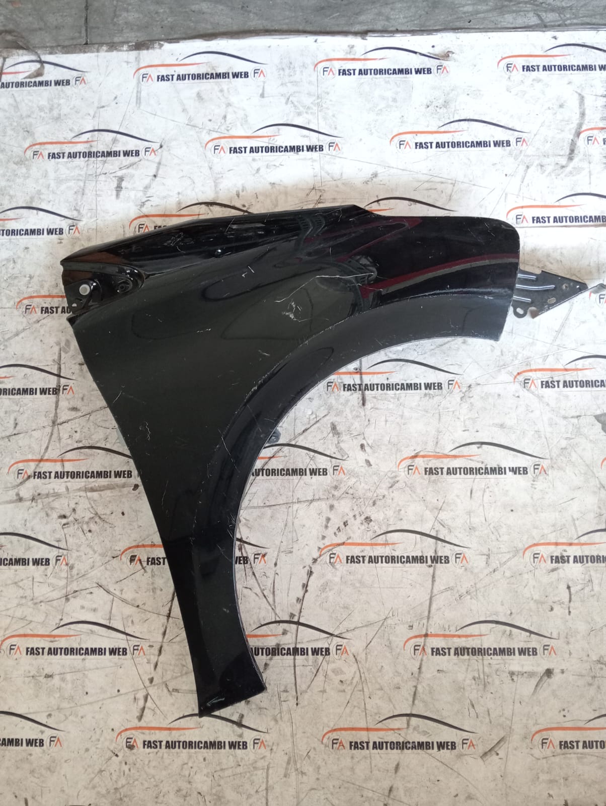 Parafango anteriore destro (lato passeggero) Peugeot 208 9672971480 1 2b8596a7-f3f6-41be-b491-53ae6fbf77ec