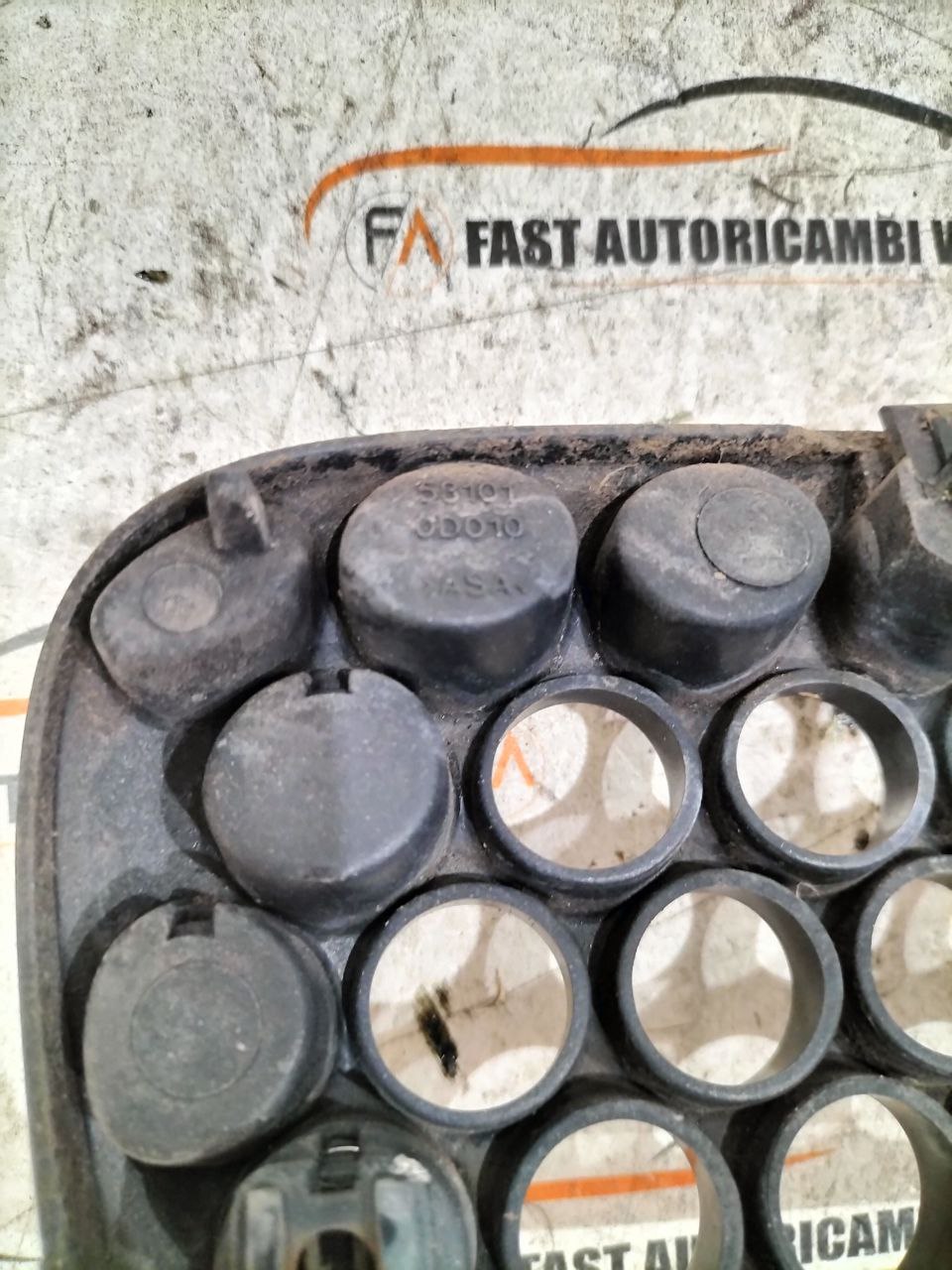 Griglia anteriore radiatore Toyota Yaris XP10 531010D010 2 4