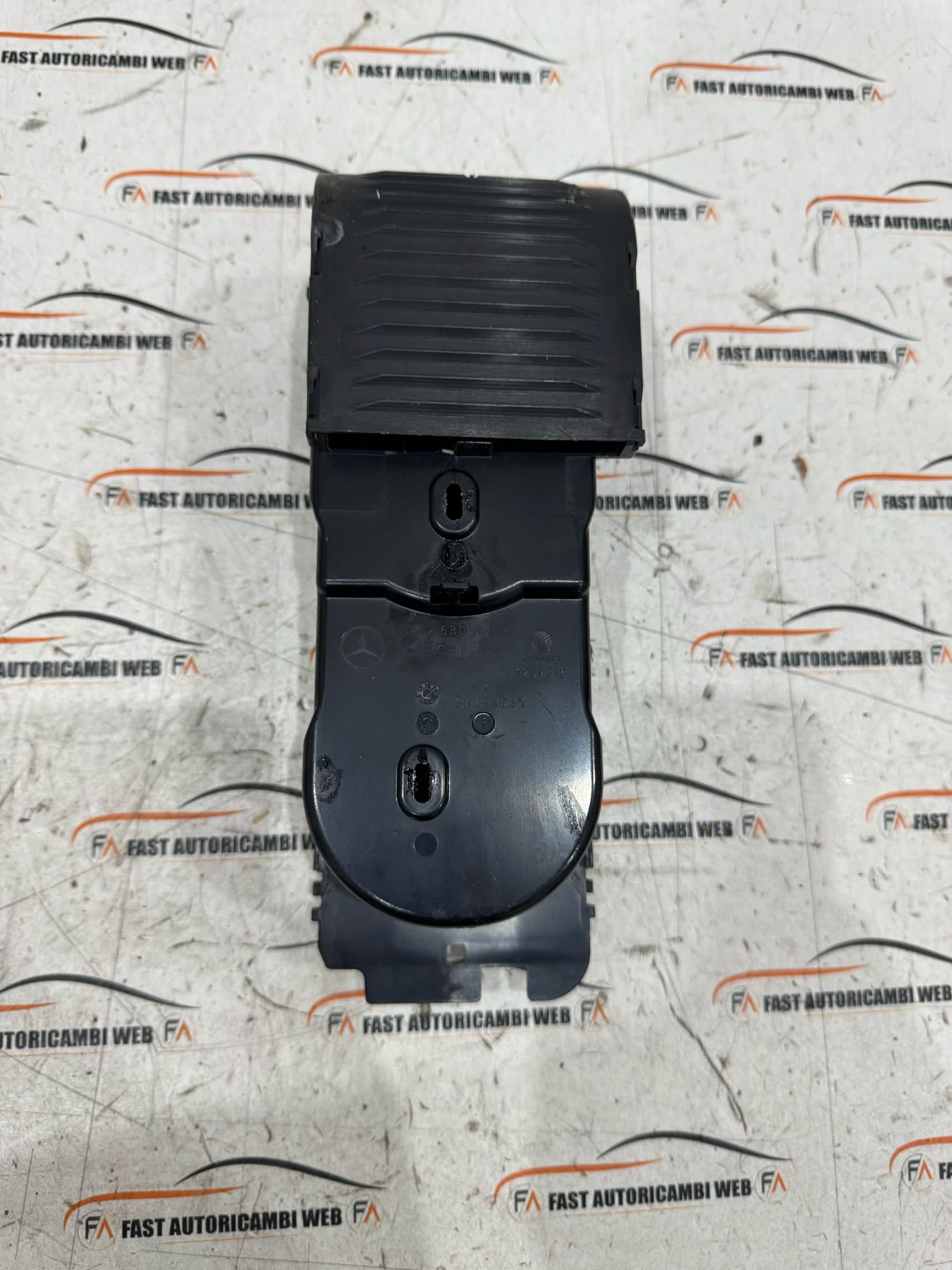 Porta bevande tunnel Mercedes Benz SLK R172 2014 A1726800352 4 91acecd0-35a7-4abf-9950-f5c70d2bc682