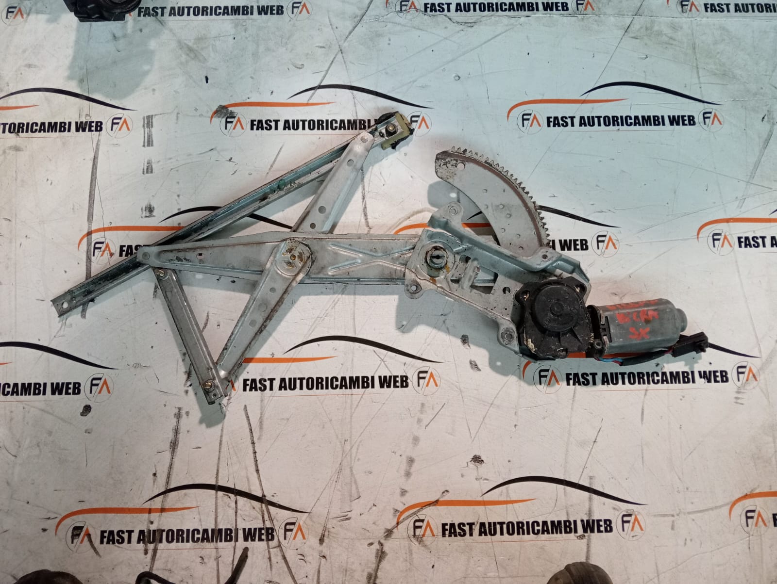 Alzavetro anteriore con motorino Nissan Micra 807001HB2A 1 9af5790f-c23c-461f-8d80-2934d89b7c1d
