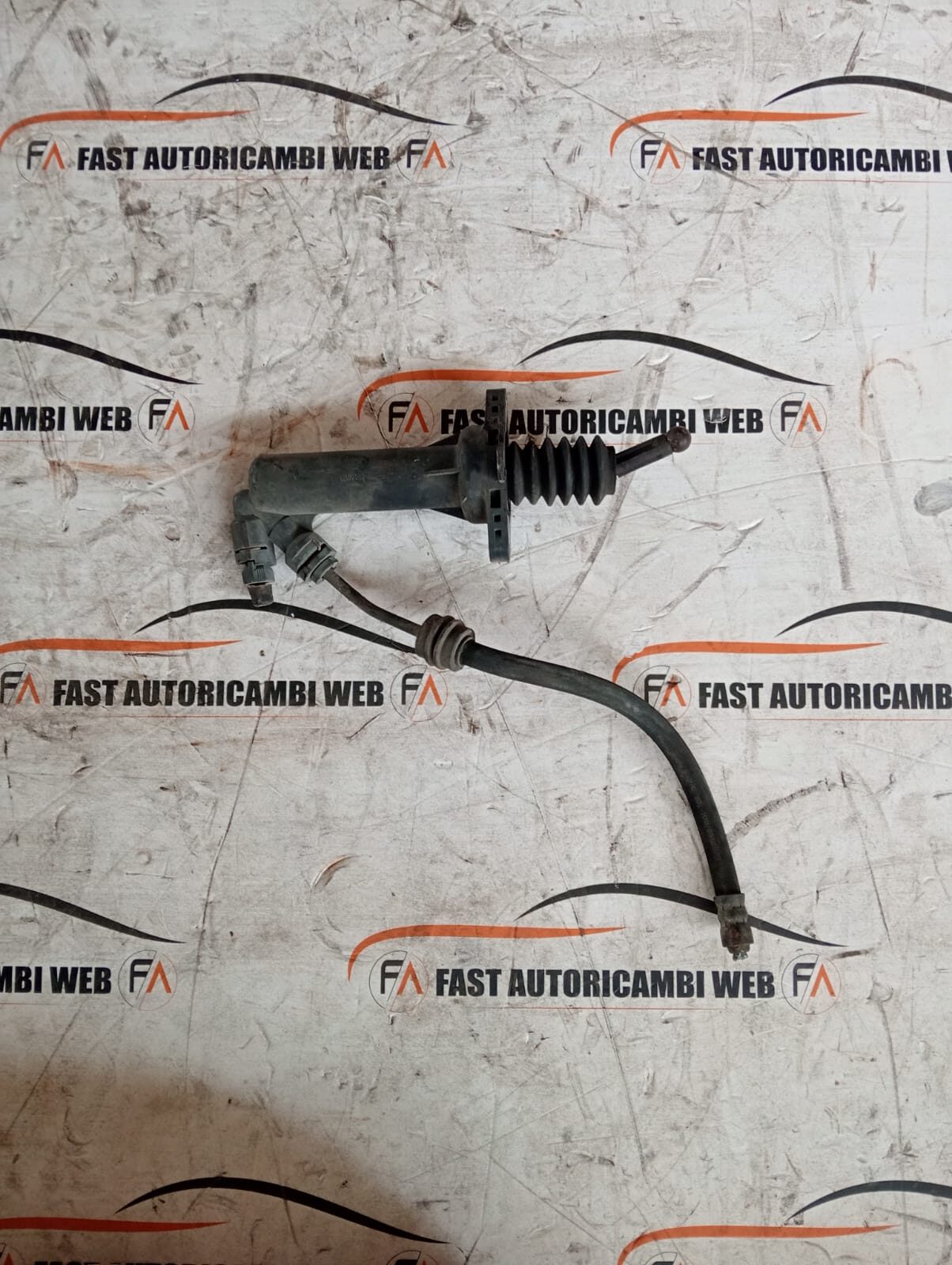 Cilindro bombin secondario frizione Jeep Wrangler 52060133AD 3 9d895976-a623-41f6-a658-5f5d4b5bbba0