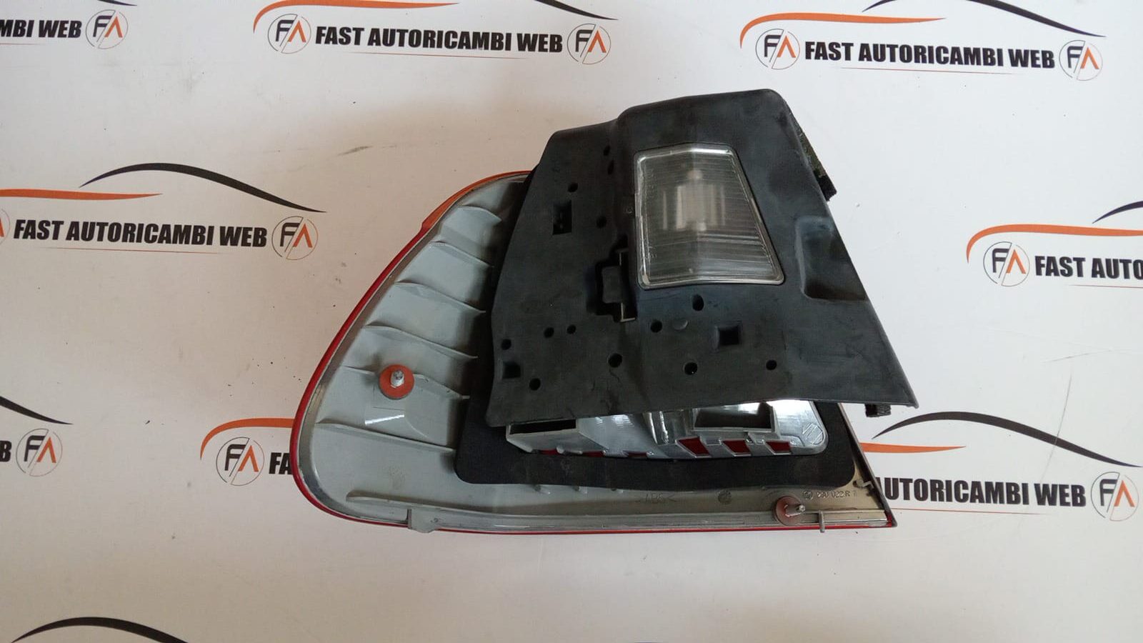 Fanale stop posteriore destro BMW Serie 3 E46 230022R 2 WhatsApp Image 2025-07-25 at 11.00.01