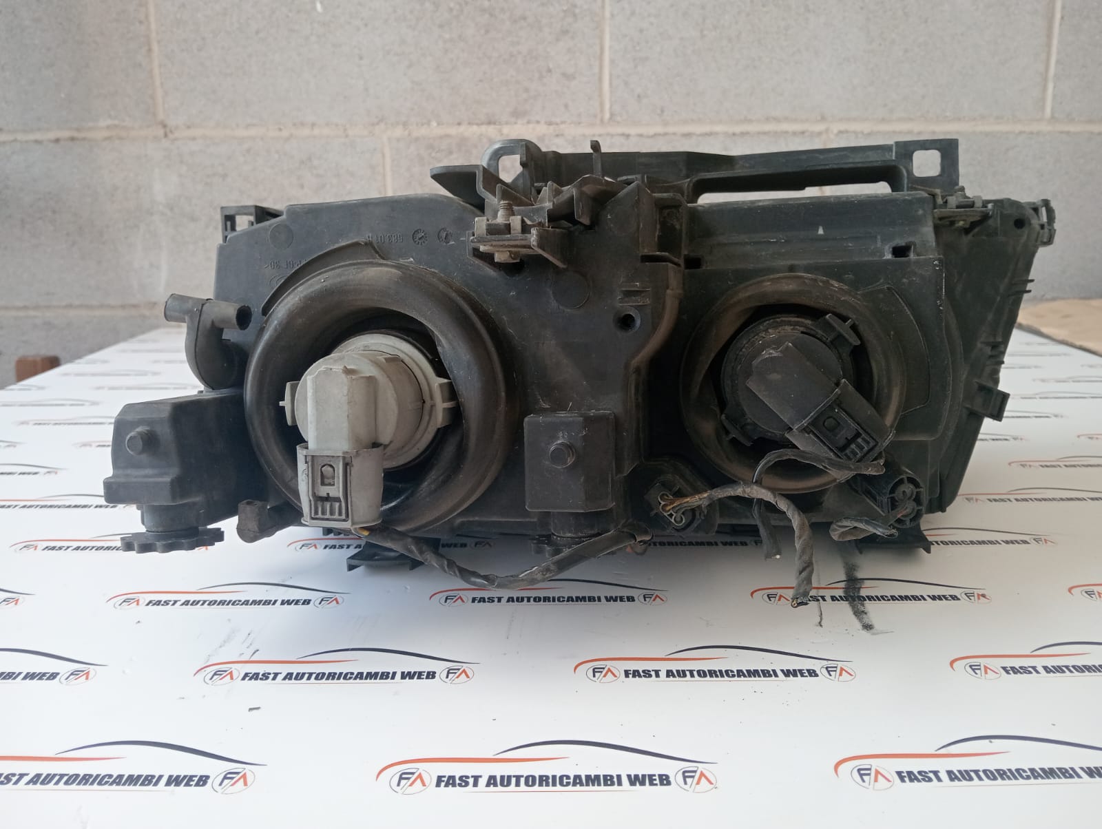 Fanale anteriore destro BMW Serie 3 E46 583.01.000.01 4 WhatsApp Image 2025-08-27 at 15.32.47 (1)