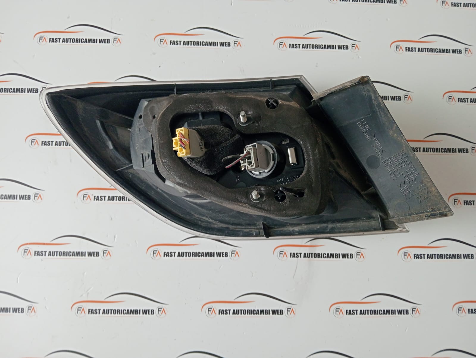 Fanale stop posteriore destro Mazda 3 prima serie 2 WhatsApp Image 2025-08-28 at 18.00.20 (1)