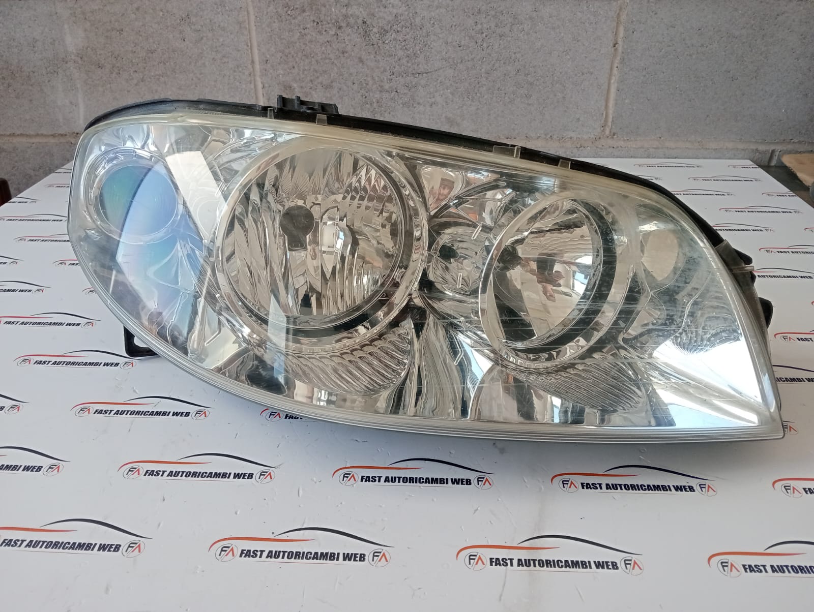 Fanale anteriore sinistro Fiat Punto 188 89101030 1 WhatsApp Image 2025-09-05 at 14.22.22 (1)