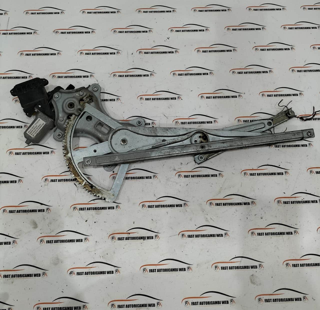 Alzacristalli posteriore destro Toyota Corolla 69830-0F020 1 photo_2025-09-28_10-00-10