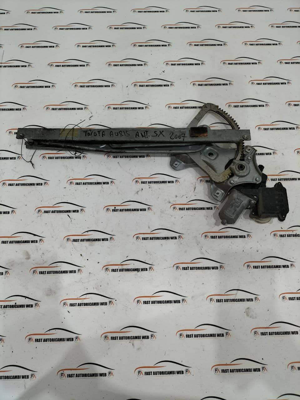 Alzacristalli anteriore sx Toyota Auris 85702-02020 1 photo_2025-09-28_10-01-31