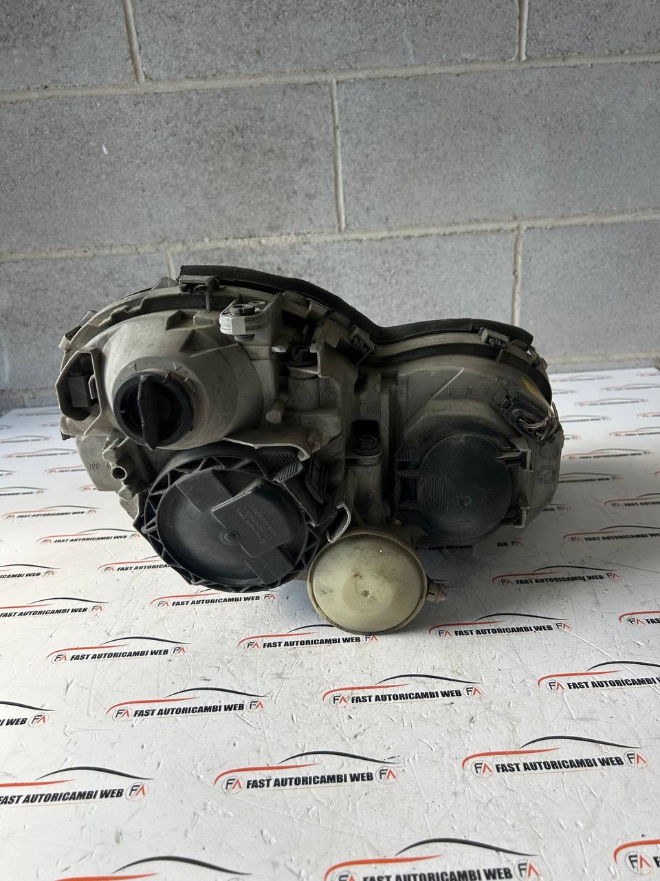 Faro anteriore sinistro Mercedes Classe C W203 (2000-2004) 0301166201 5 IMG_8451