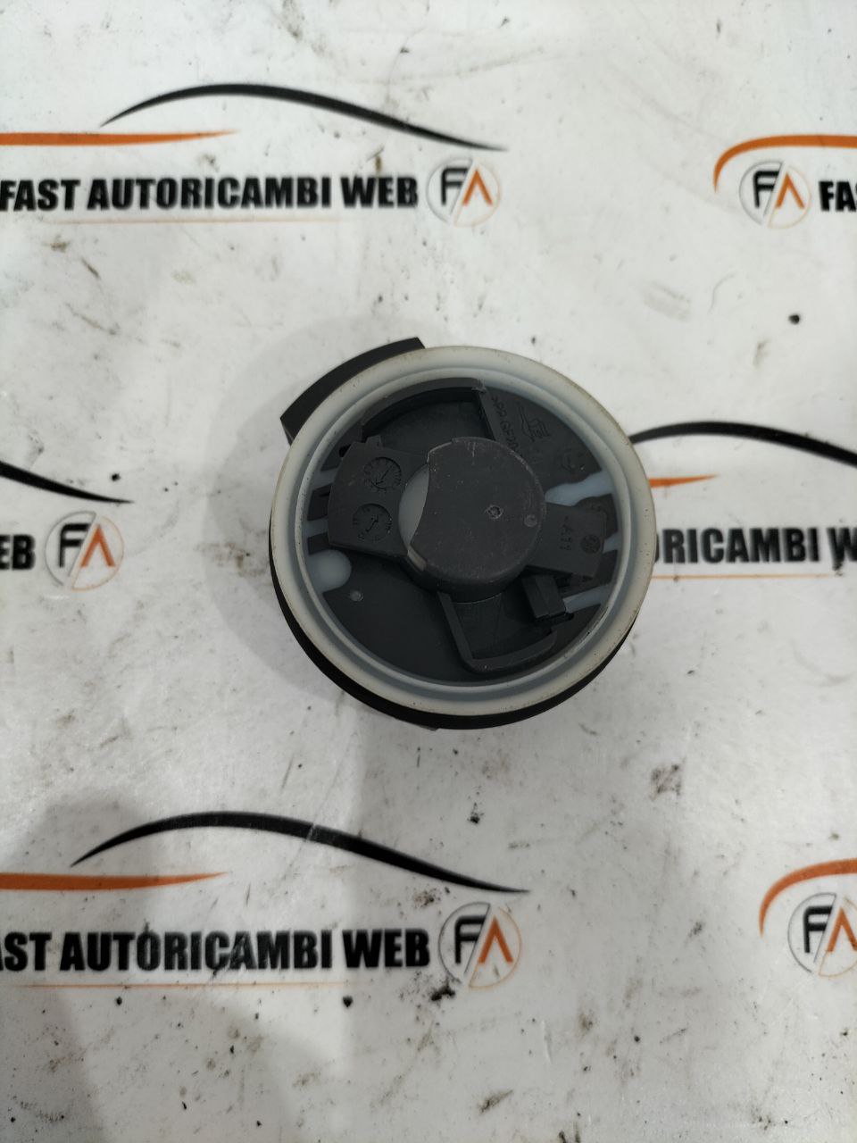 Tappo sensore urto Mercedes classe C W205 A2229051500 1 photo_1_2025-10-22_11-46-50