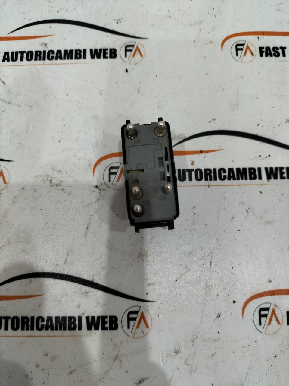 Interruttore alzavetro Mercedes classe E W124 1248208910 2 photo_2_2025-10-22_09-42-10