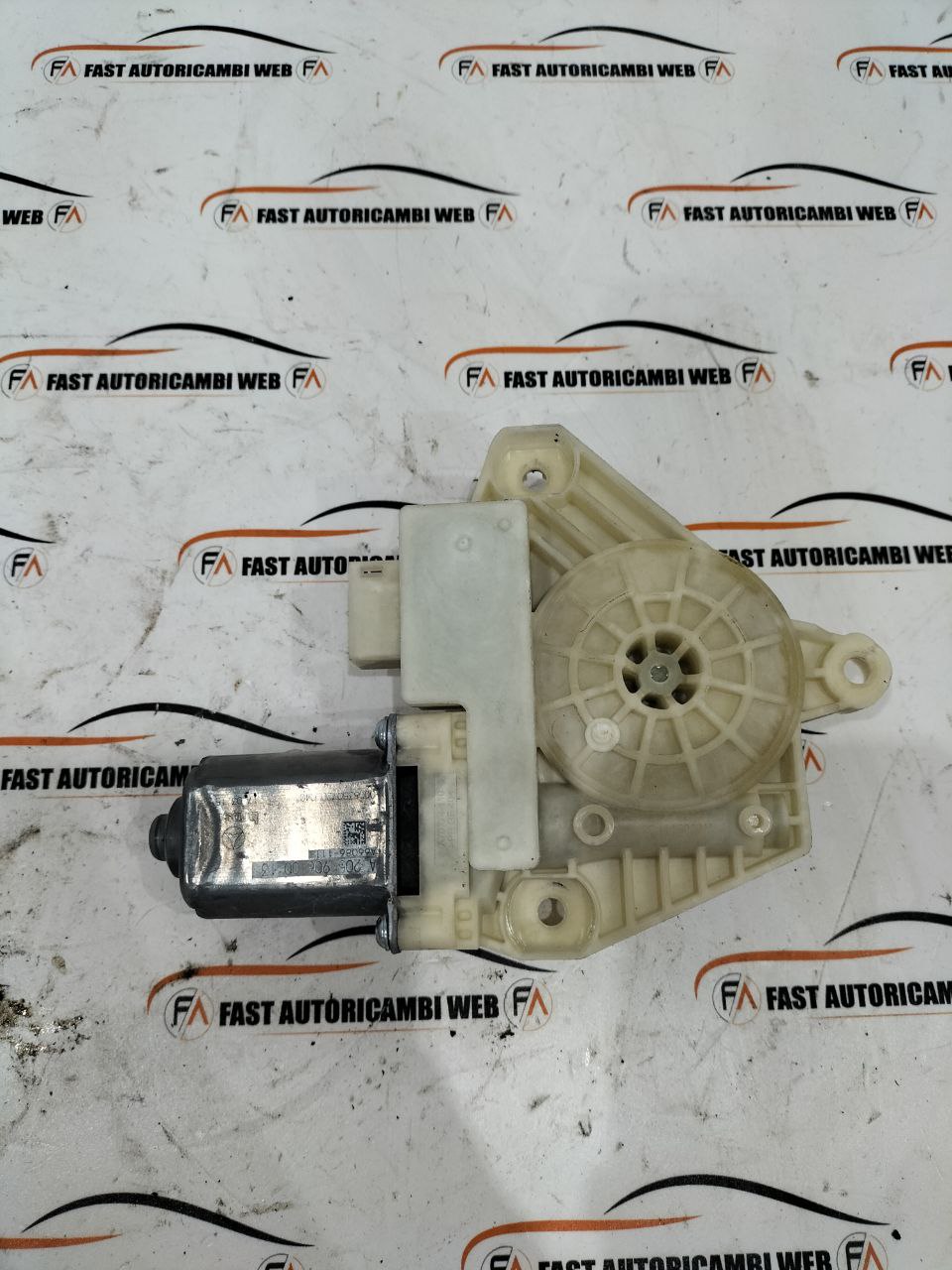Motorino alzavetro anteriore sinistro Mercedes classe C W205 A2059060013 2 photo_2_2025-10-22_11-33-19