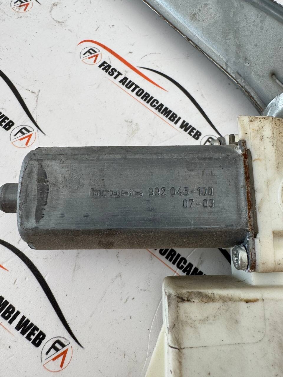 Meccanismo alzavetro posteriore sx Toyota Avensis 992046-100 3 5906657923222408486