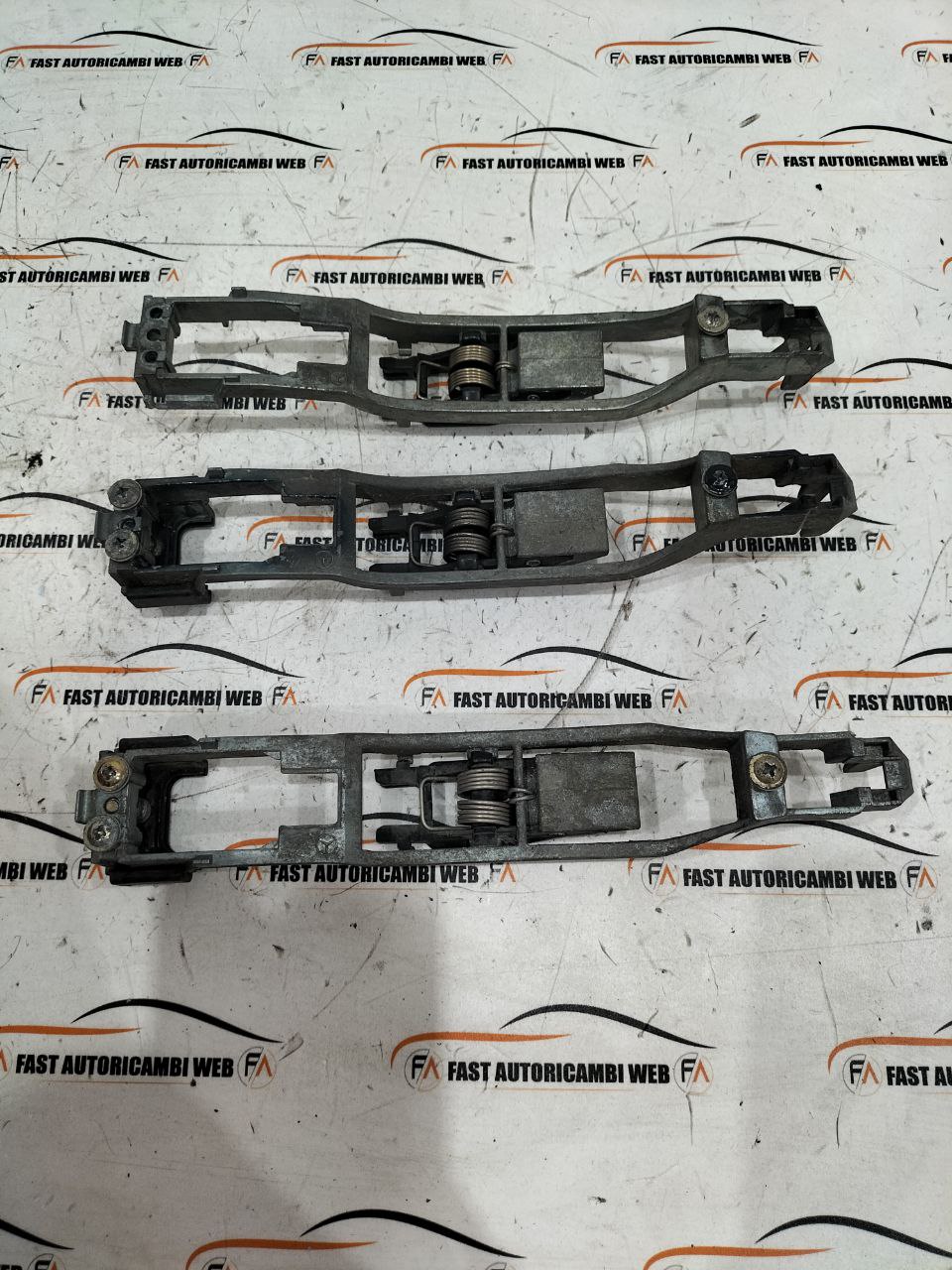 Supporto staffa maniglia esterna Mercedes SL R129 1 photo_1_2026-02-16_17-27-13