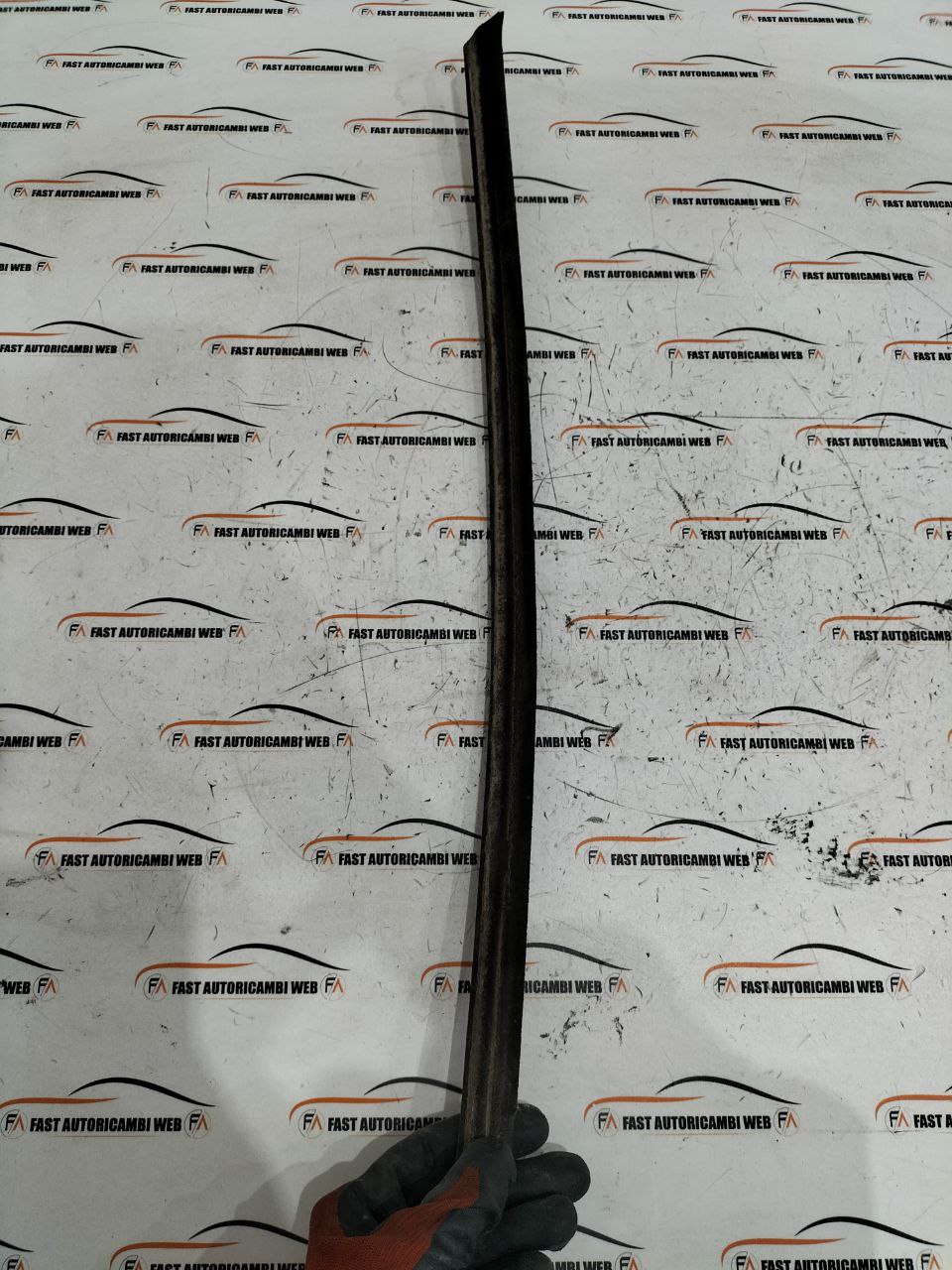 Guarnizione finestrino destro Mercedes-Benz Classe E W124 2 photo_2_2026-03-23_17-01-41