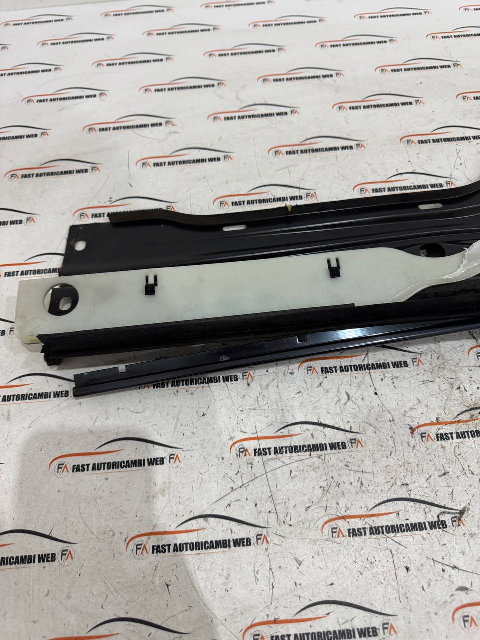 Rivestimento pannello porta posteriore sx Mercedes-Benz classe E W124 CE 1246921122 3 photo_2_2026-03-24_15-51-38