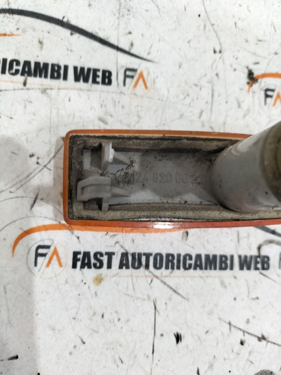 Freccia parafango Mercedes-Benz classe E W124 1248200021 3 photo_3_2026-03-02_18-35-17