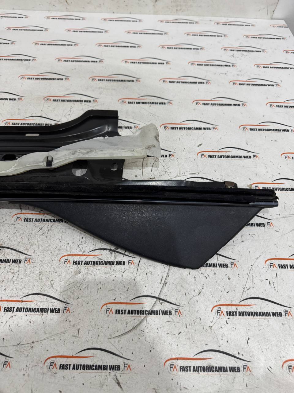Rivestimento pannello porta posteriore sx Mercedes-Benz classe E W124 CE 1246921122 4 photo_3_2026-03-24_15-51-38