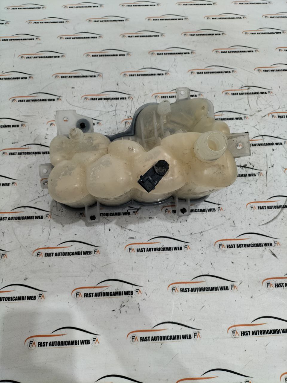 Vaschetta liquido refrigerante Jaguar F-Pace X760 8A080AC 1 photo_4_2026-03-25_22-44-56