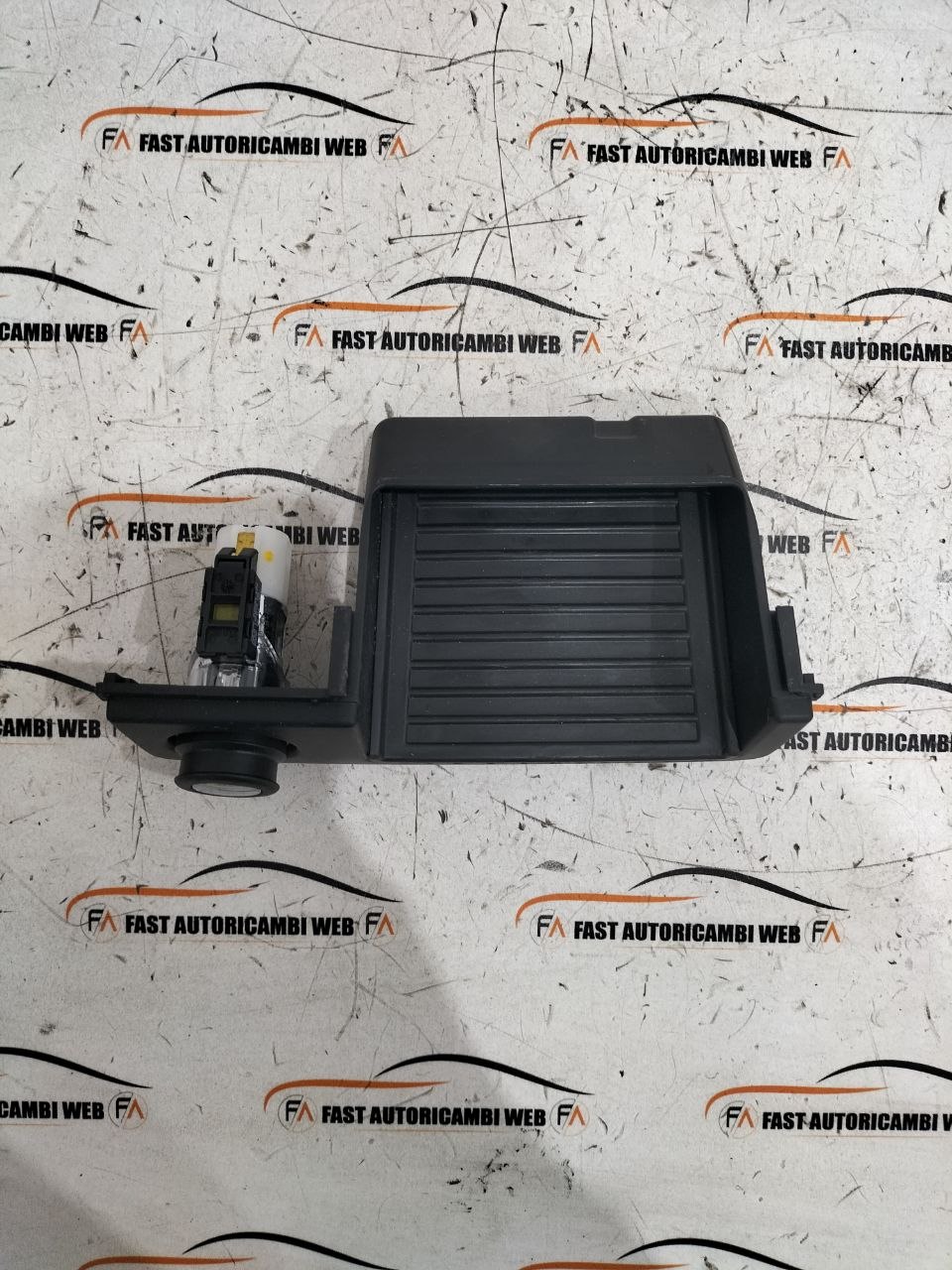 Vano portaoggetti consolle centrale Range Rover Sport L494 DK62045L70A 2 photo_2_2026-04-08_09-43-26