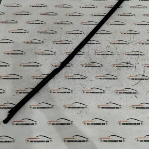 Modanatura raschaivetro porta posteriore sx Volkswagen Golf VII 5G6839477 8 photo 2 2026 04 08 10 33 43