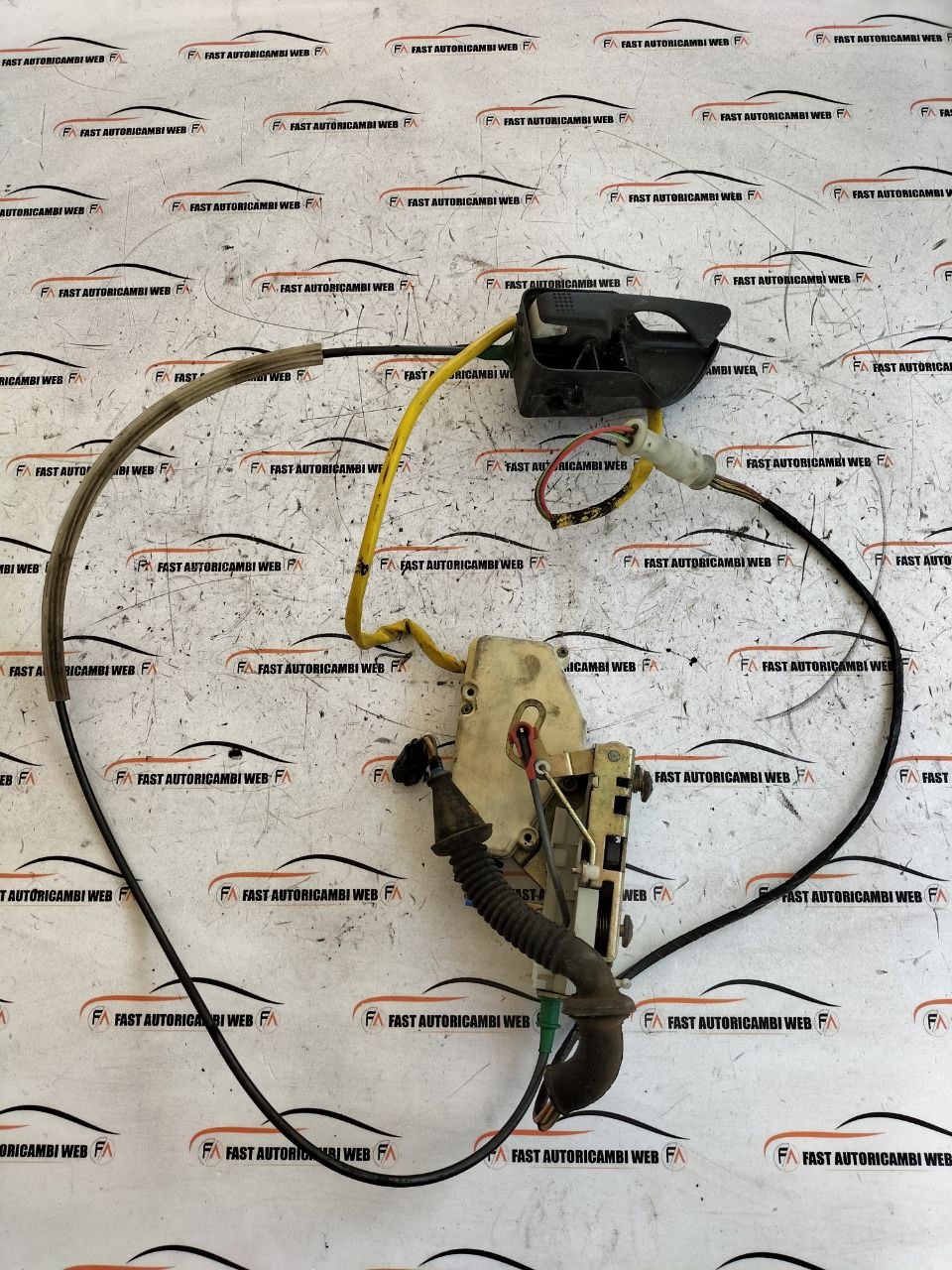Maniglia e serratura posteriore sx Ford Sierra 88BBA220K78BB 2 photo_1_2026-05-22_11-11-07