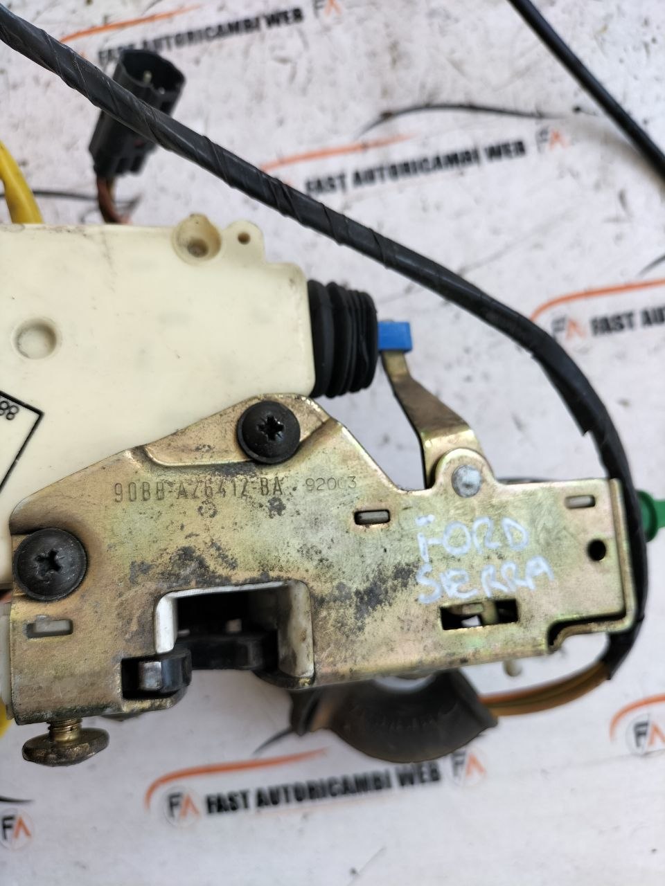Maniglia e serratura posteriore sx Ford Sierra 88BBA220K78BB 5 photo_8_2026-05-22_11-11-07
