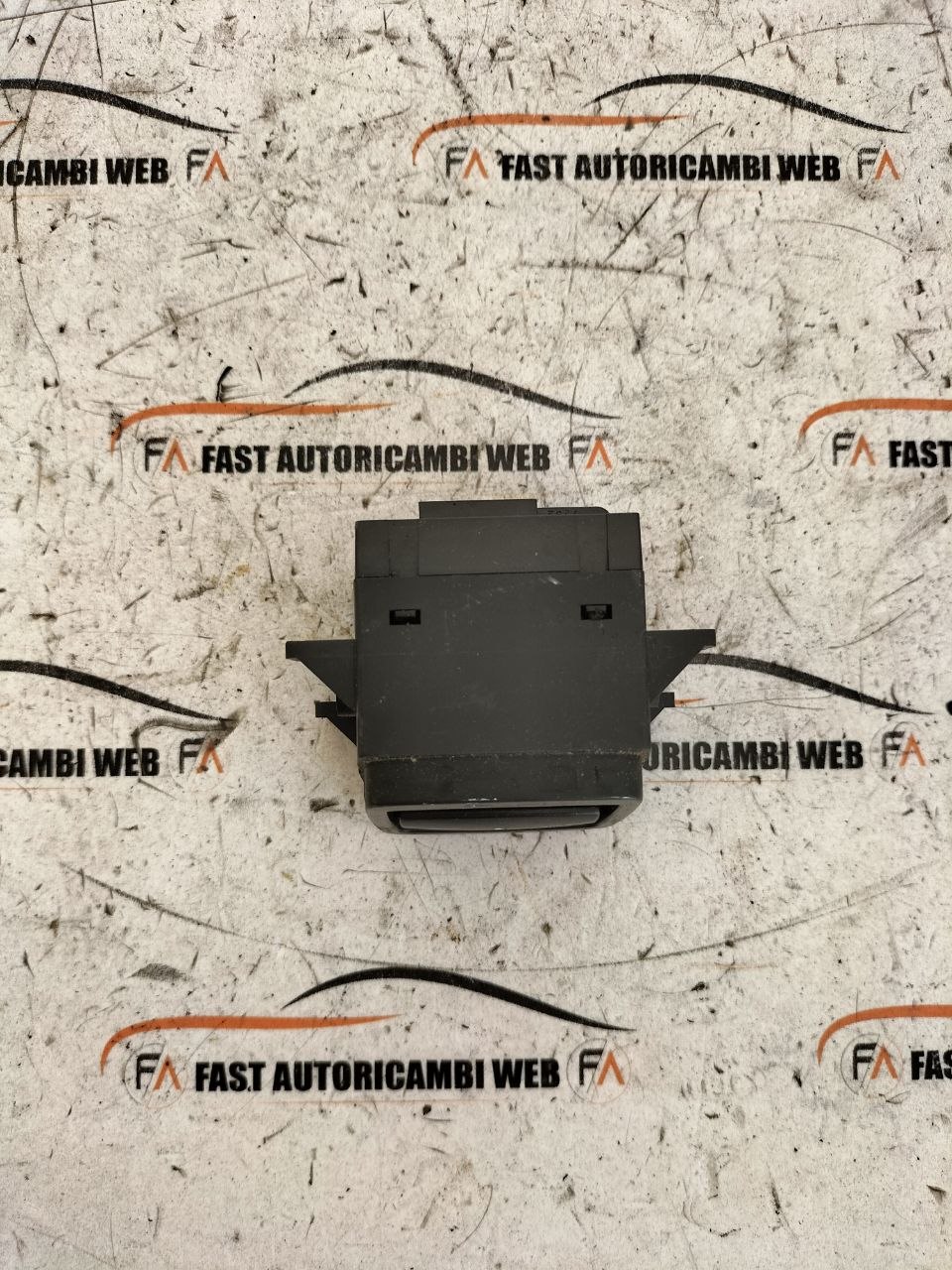 Pulsante interruttore apertura tetto BMW Serie 3 E93 6957598-02 2 photo_2_2026-06-09_18-01-29