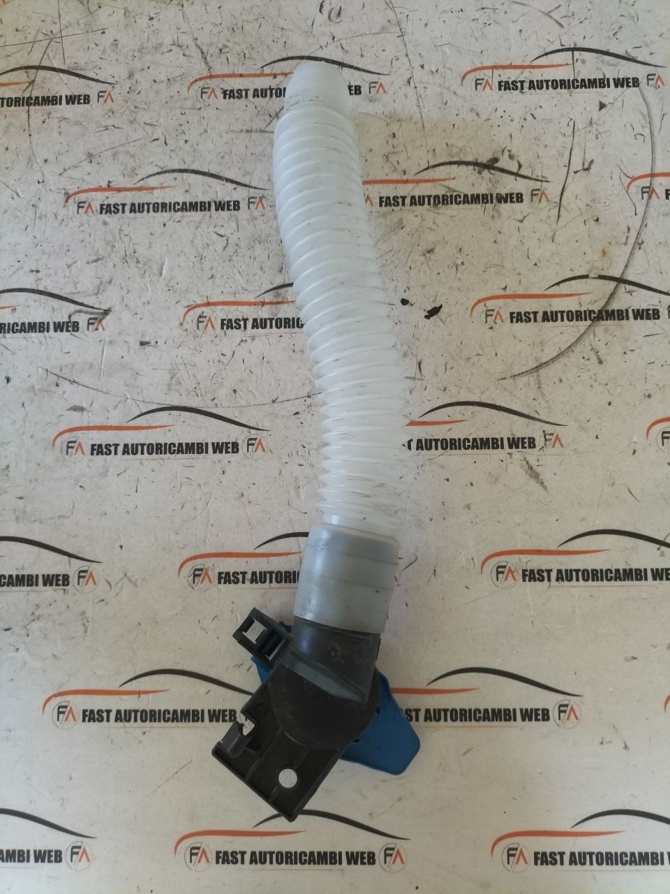Tubo vaschetta acqua tergicristalli Jaguar XE X760 GX73-17C615-B 2 photo_2_2026-07-06_15-01-35