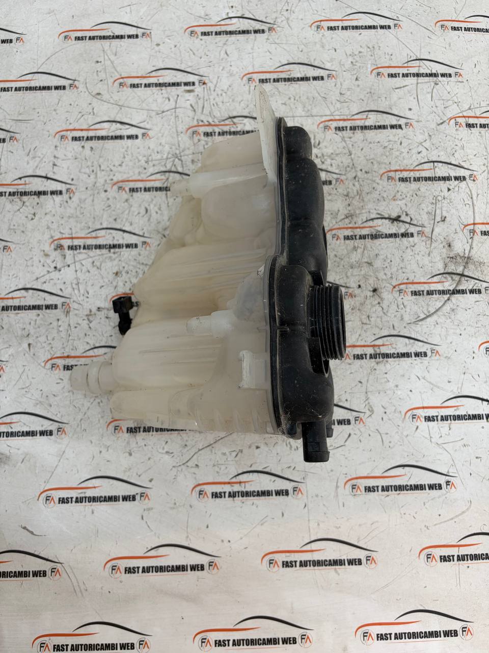 Vaschetta liquido radiatore Jaguar F-Pace X761 3M5H-8100-AD 2 photo_1_2026-09-28_12-33-57
