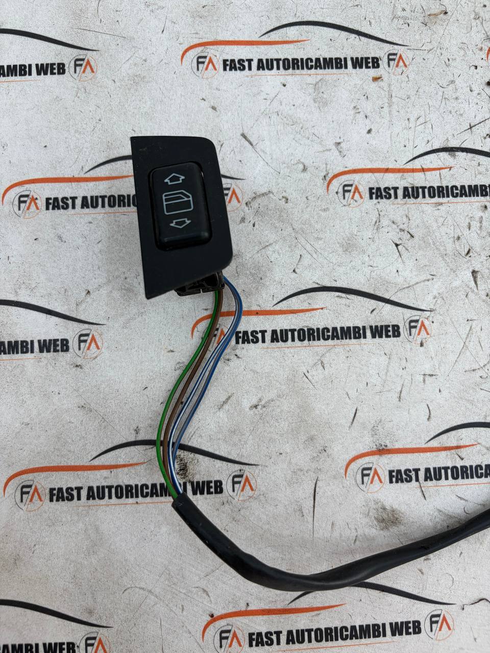 Interruttore controllo alzacristalli Mercedes Classe E W124 03809730 1 photo_1_2026-09-28_13-01-04