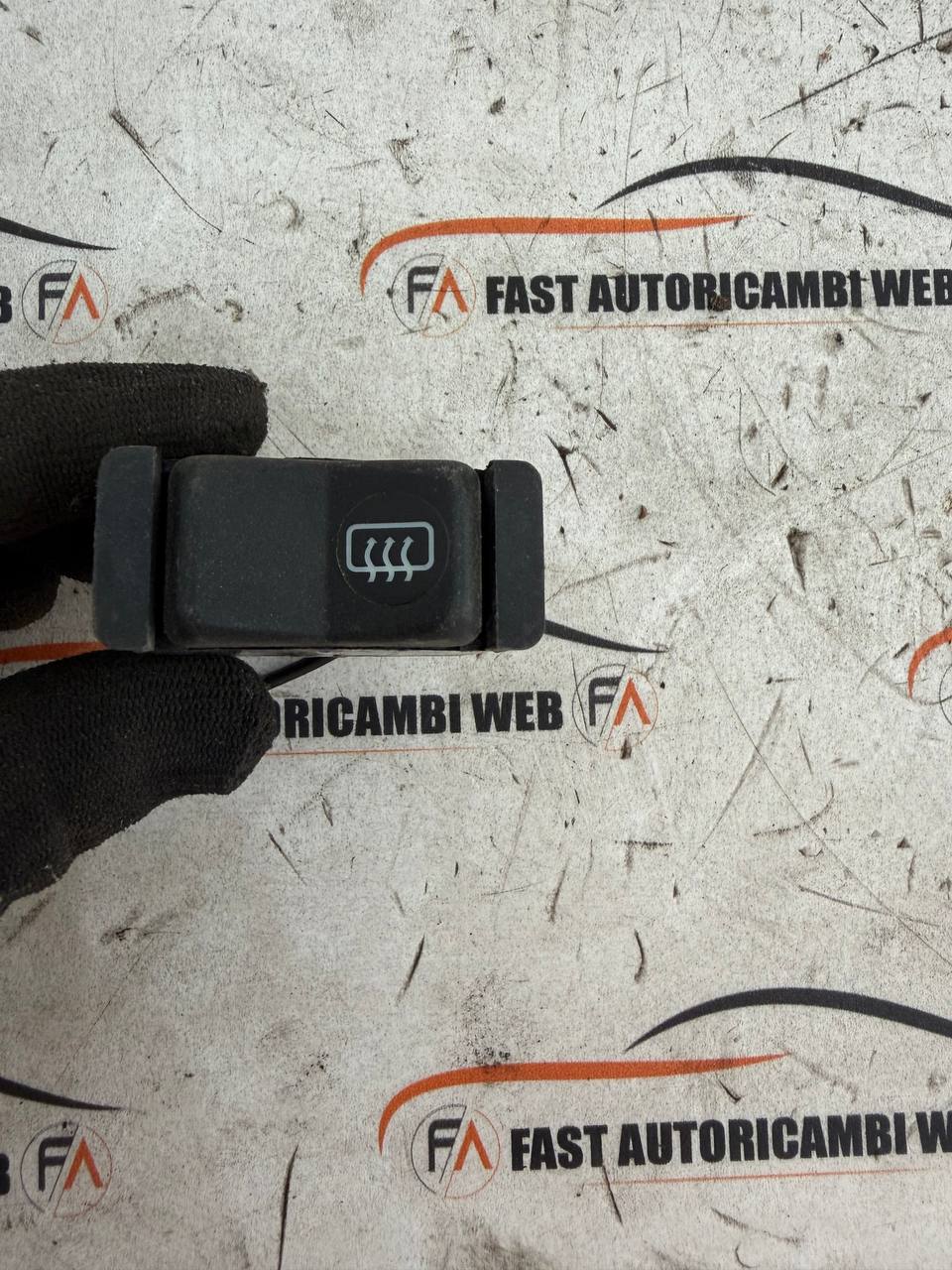 Interruttore riscaldamento Mercedes 190 W201 0008206010 1 photo_1_2026-09-28_13-02-58