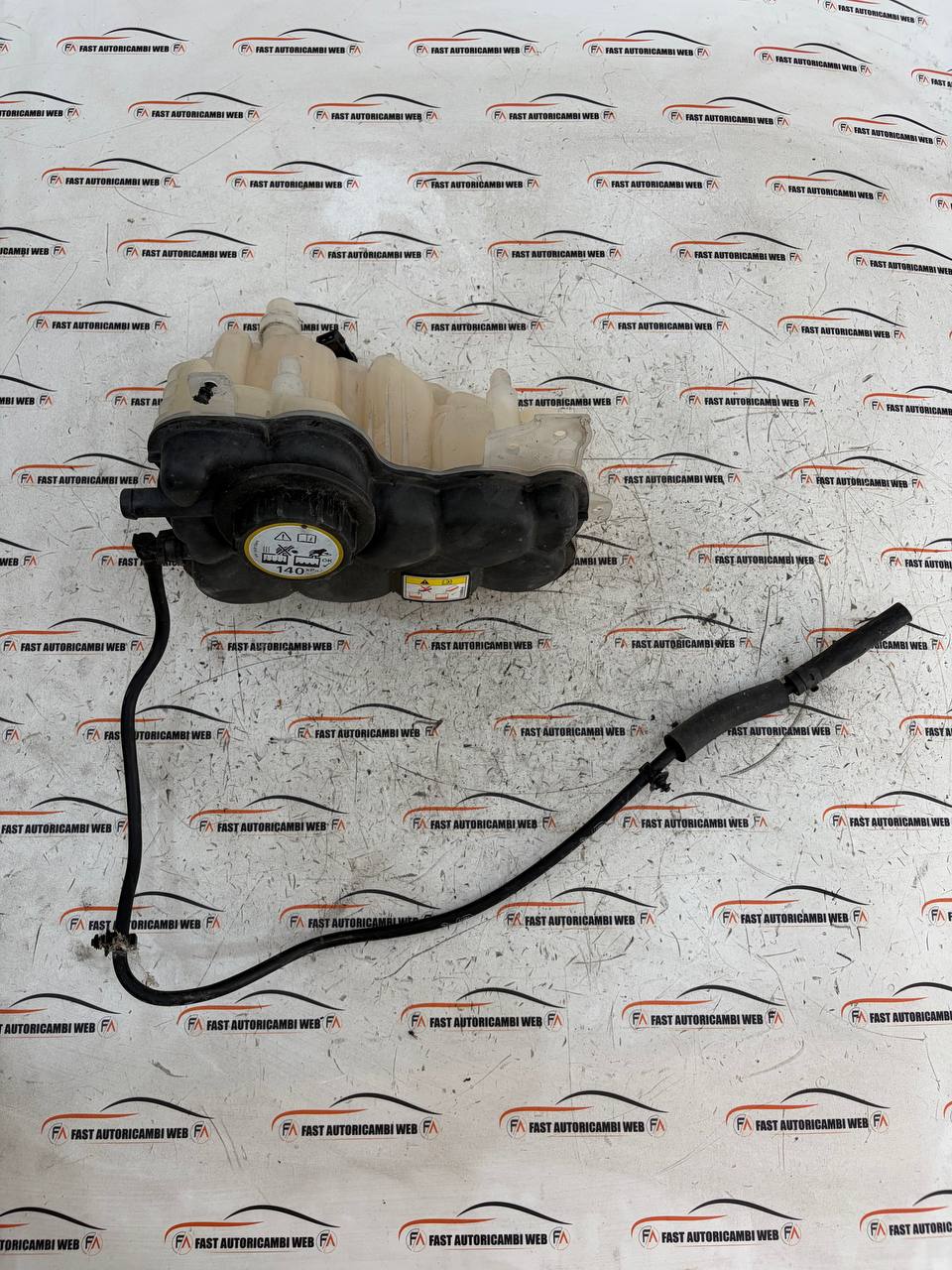 Vaschetta liquido radiatore Jaguar F-Pace X761 8W83-8101-AA 1 photo_2_2026-09-28_12-17-42