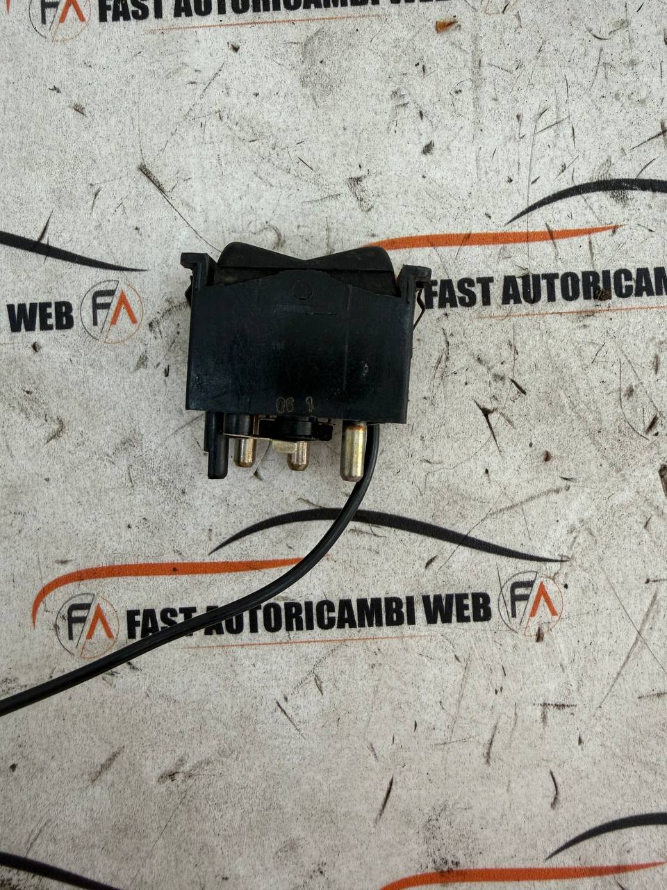 Interruttore riscaldamento Mercedes 190 W201 0008206010 3 photo_2_2026-09-28_13-02-58