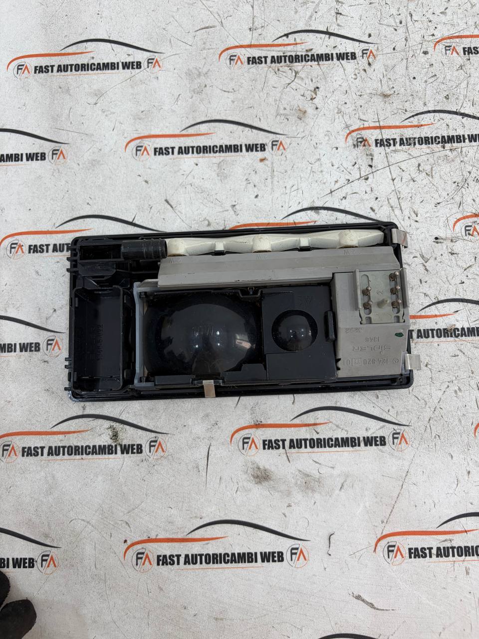 Plafoniera luce interna Mercedes Classe E W124 1248210138 2 photo_2_2026-09-28_13-06-29
