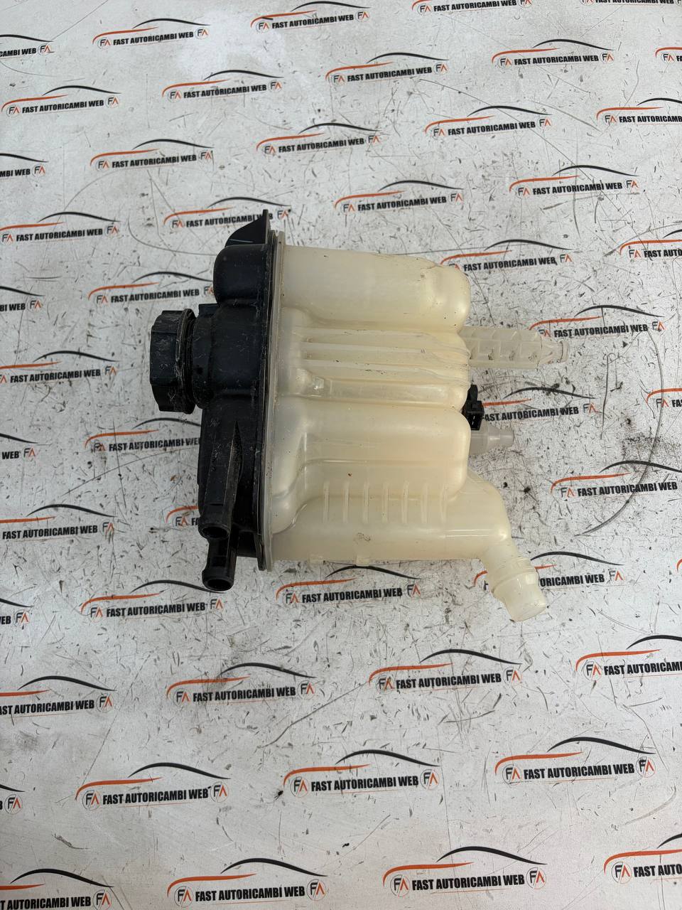 Vaschetta liquido radiatore Jaguar F-Pace X761 3M5H-8100-AD 2 photo_3_2026-09-28_12-27-46