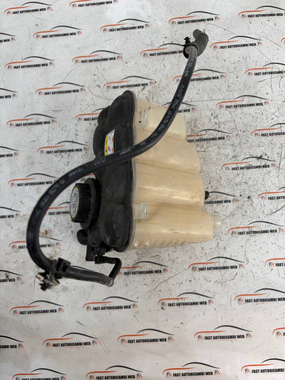 Vaschetta liquido radiatore Jaguar F-Pace X761 8W83-8101-AA 2 photo_4_2026-09-28_12-17-42
